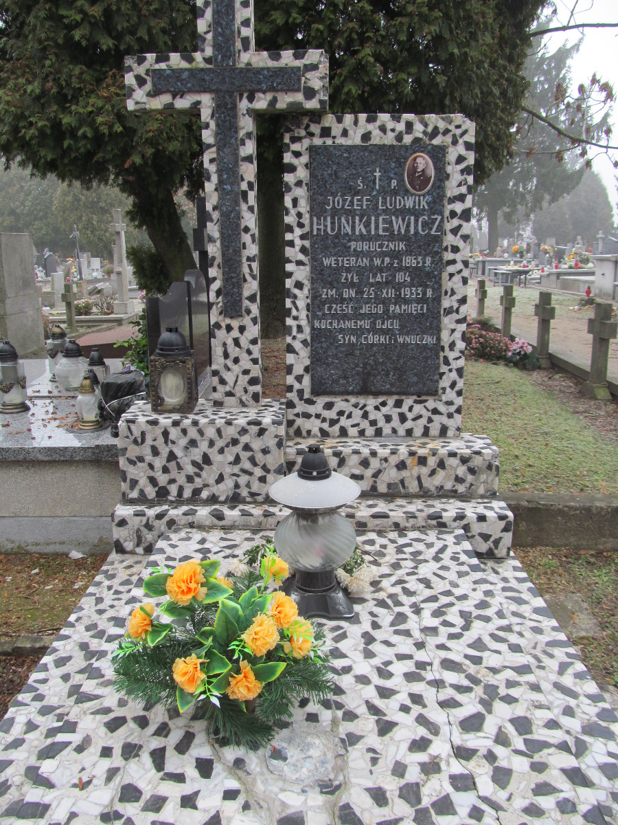 Częstochowa, Cmentarz Kule, grób Józefa L. Hunkiewicza